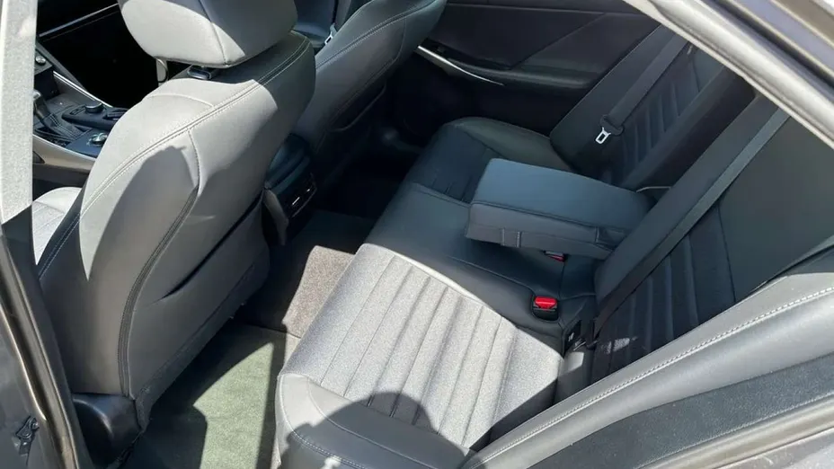 LEXUS IS -