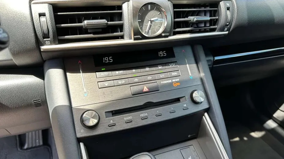 LEXUS IS -