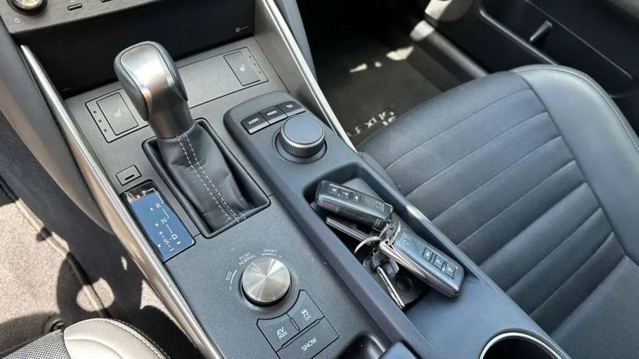 LEXUS IS -