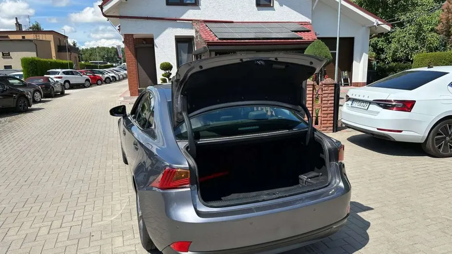 LEXUS IS -