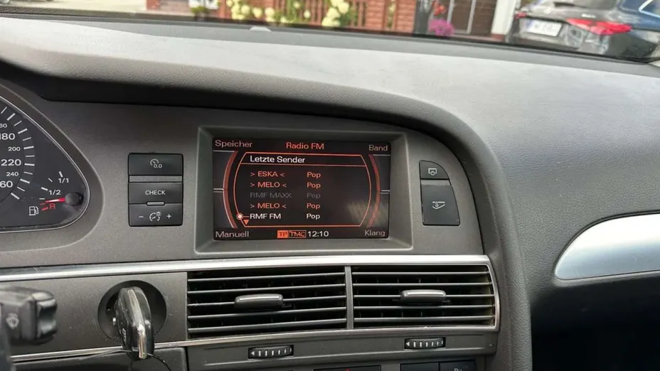 AUDI A6 -