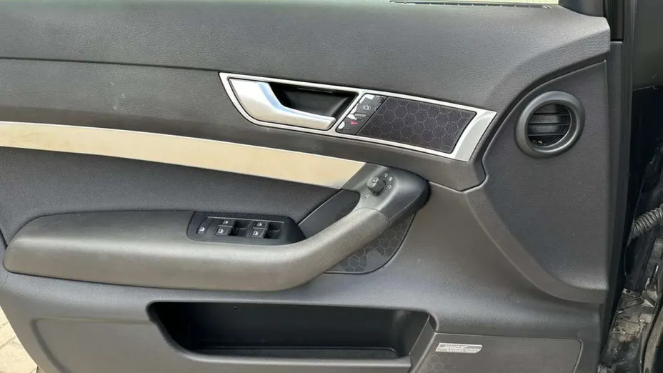 AUDI A6 -