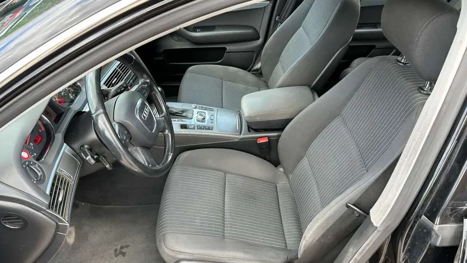 AUDI A6 -