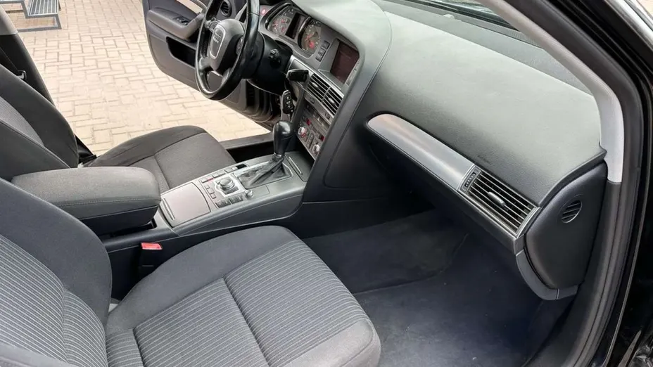 AUDI A6 -