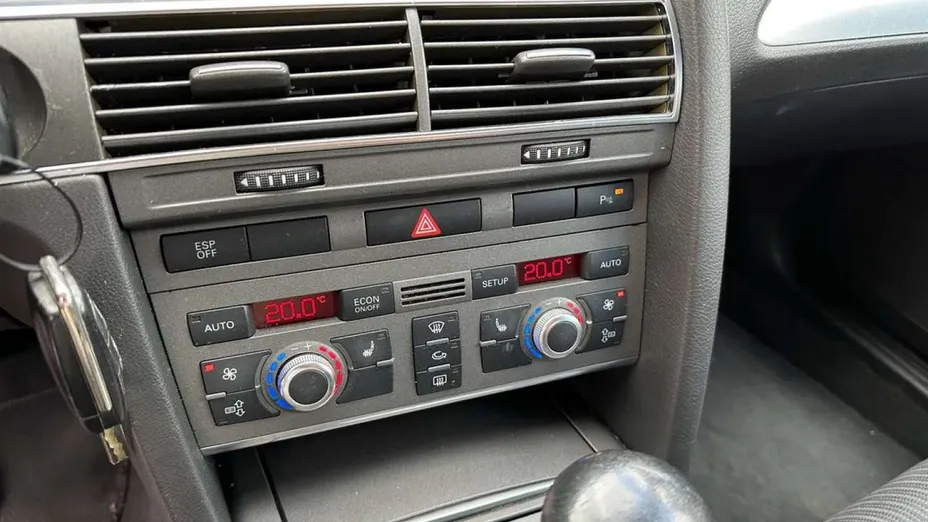 AUDI A6 -