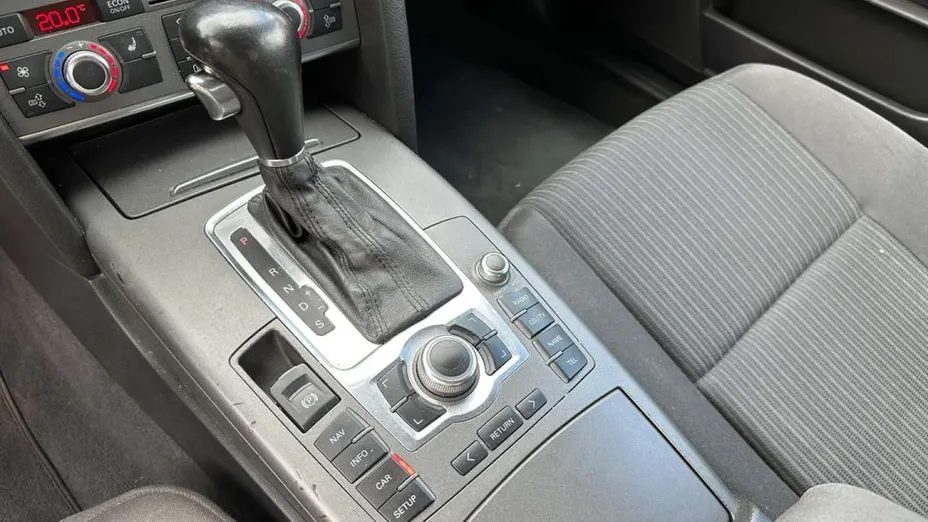 AUDI A6 -