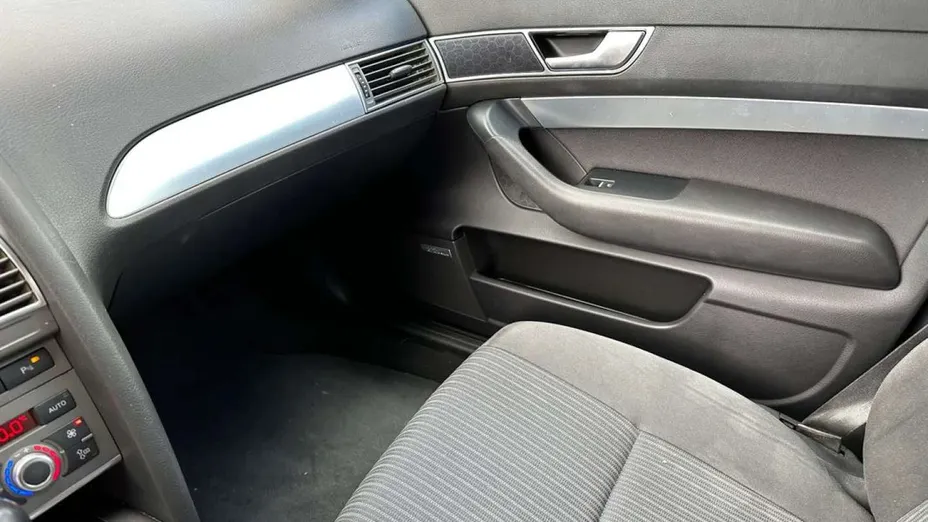 AUDI A6 -