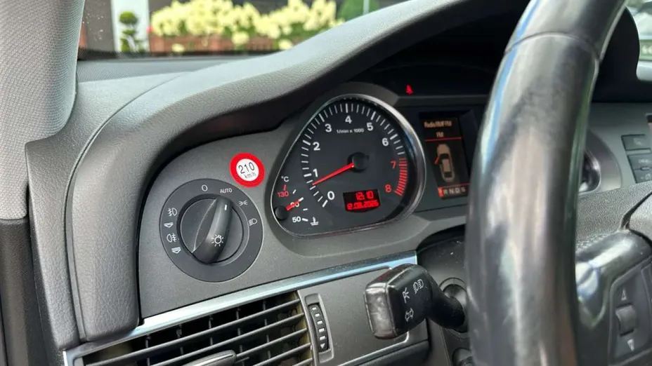 AUDI A6 -