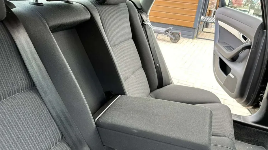 AUDI A6 -