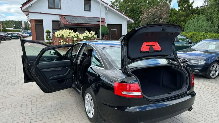 AUDI A6 -