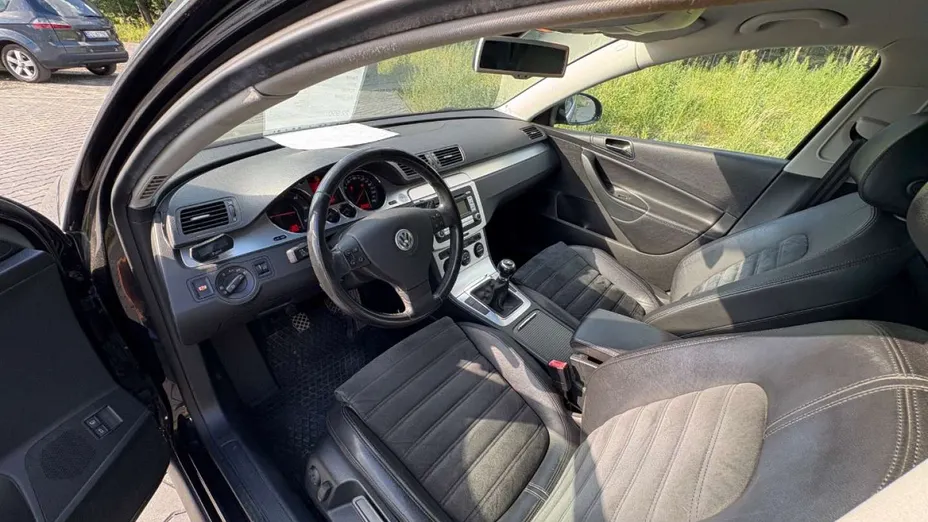 VOLKSWAGEN Passat -