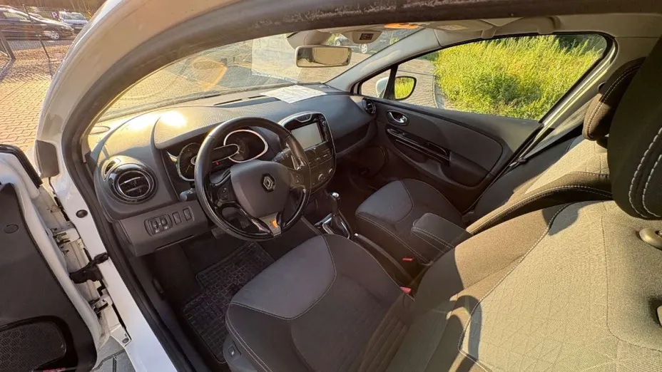 RENAULT Clio -