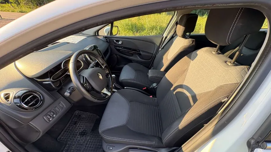 RENAULT Clio -