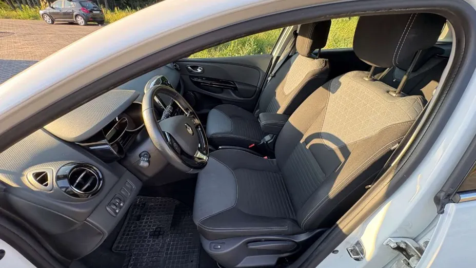 RENAULT Clio -