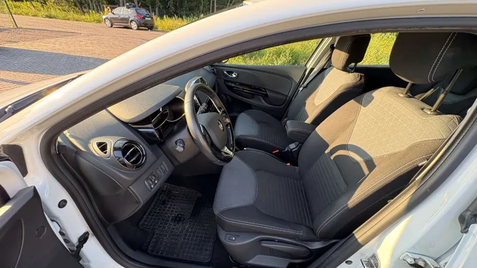 RENAULT Clio -