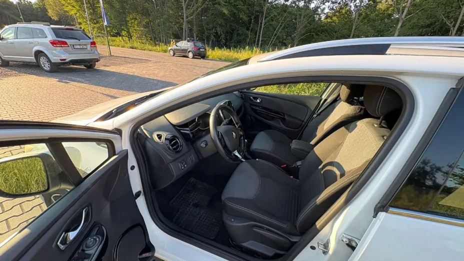 RENAULT Clio -