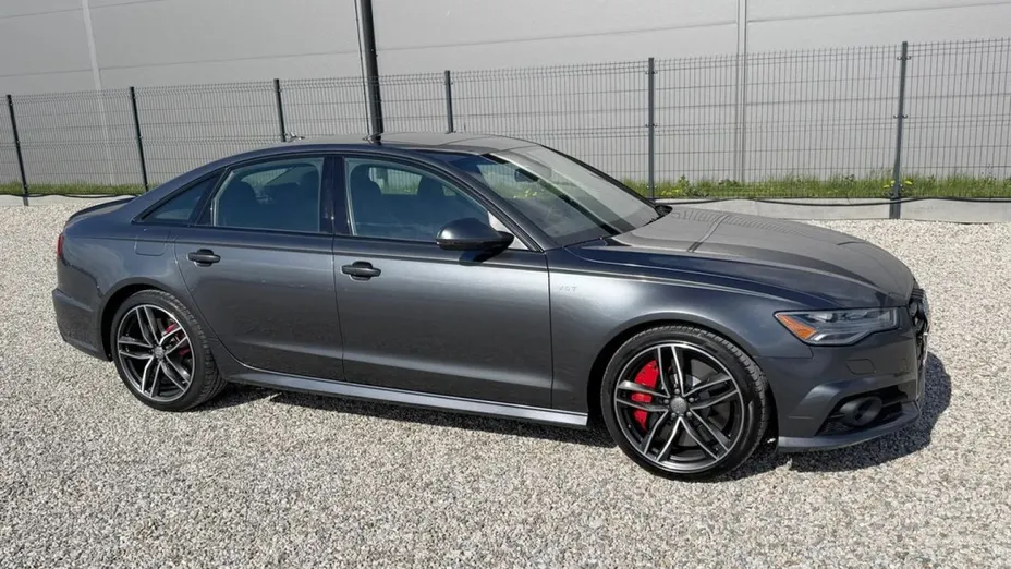 AUDI S6 -
