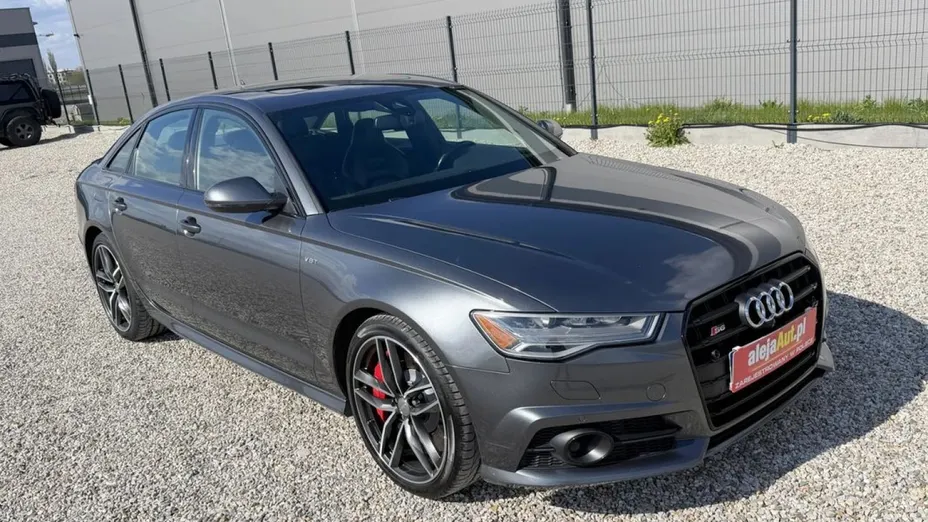 AUDI S6 -