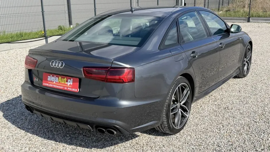 AUDI S6 -
