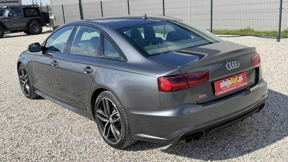 AUDI S6 -