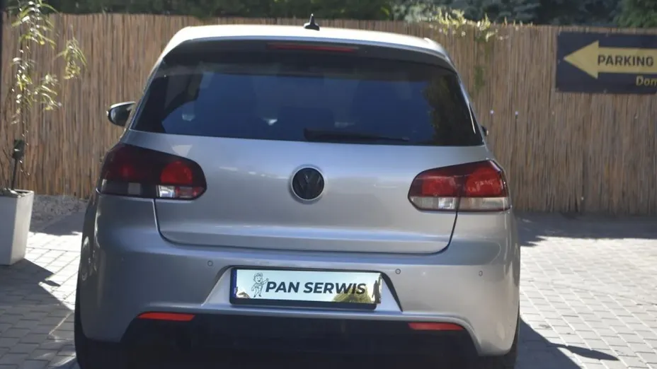 VOLKSWAGEN Golf -