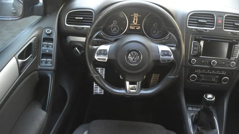 VOLKSWAGEN Golf -
