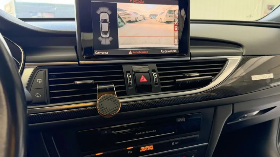 AUDI S6 -
