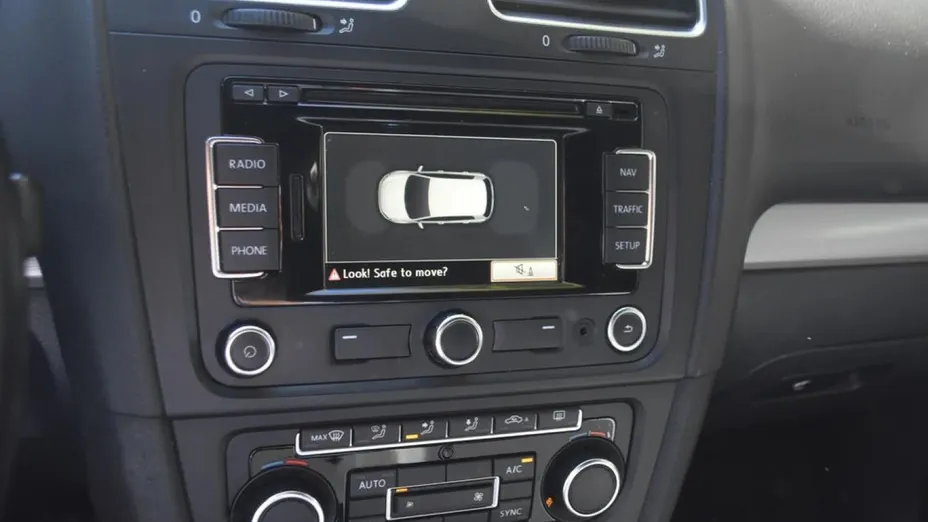 VOLKSWAGEN Golf -