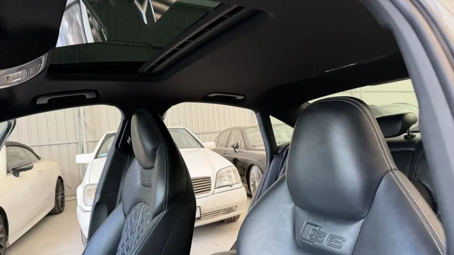 AUDI S6 -