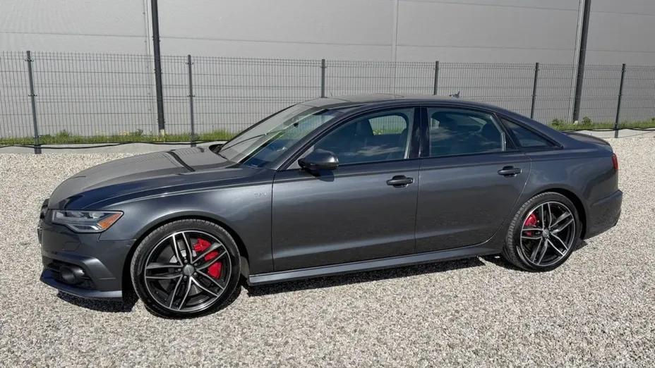 AUDI S6 -