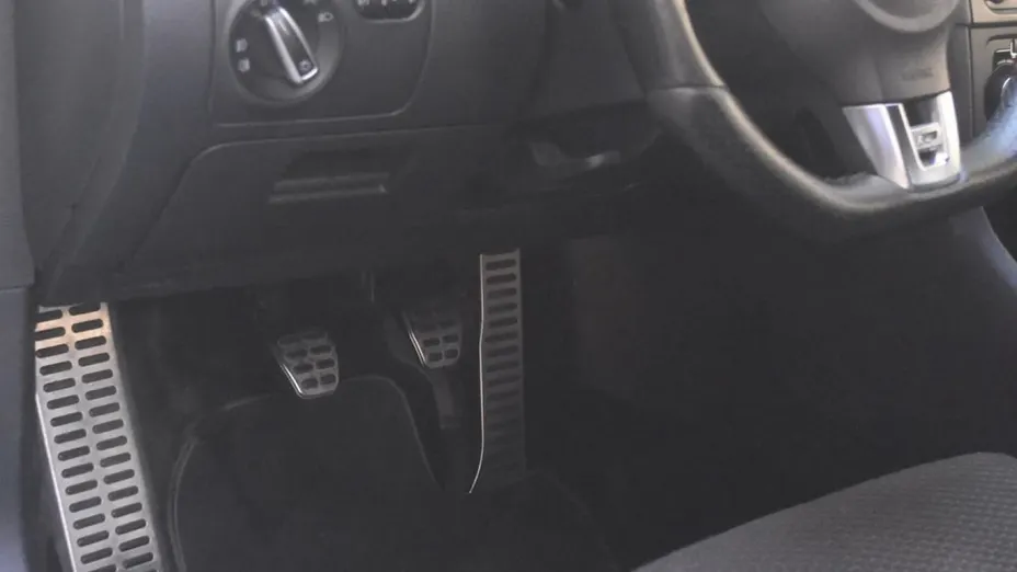 VOLKSWAGEN Golf -