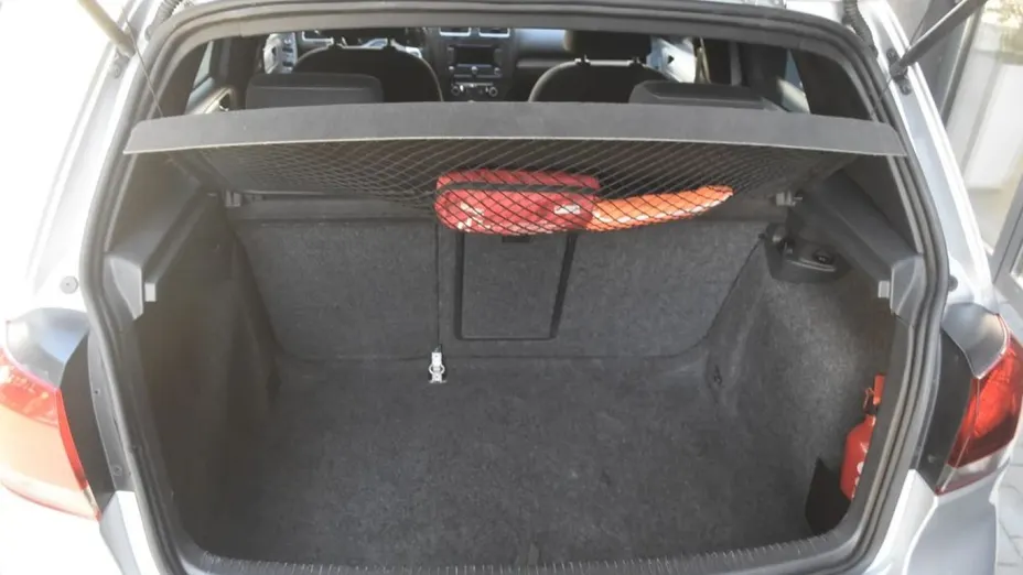 VOLKSWAGEN Golf -