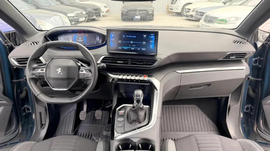 PEUGEOT 3008 -