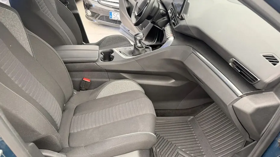 PEUGEOT 3008 -