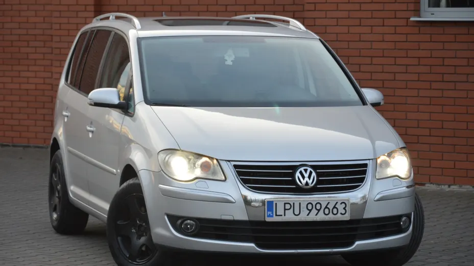 VOLKSWAGEN Touran -