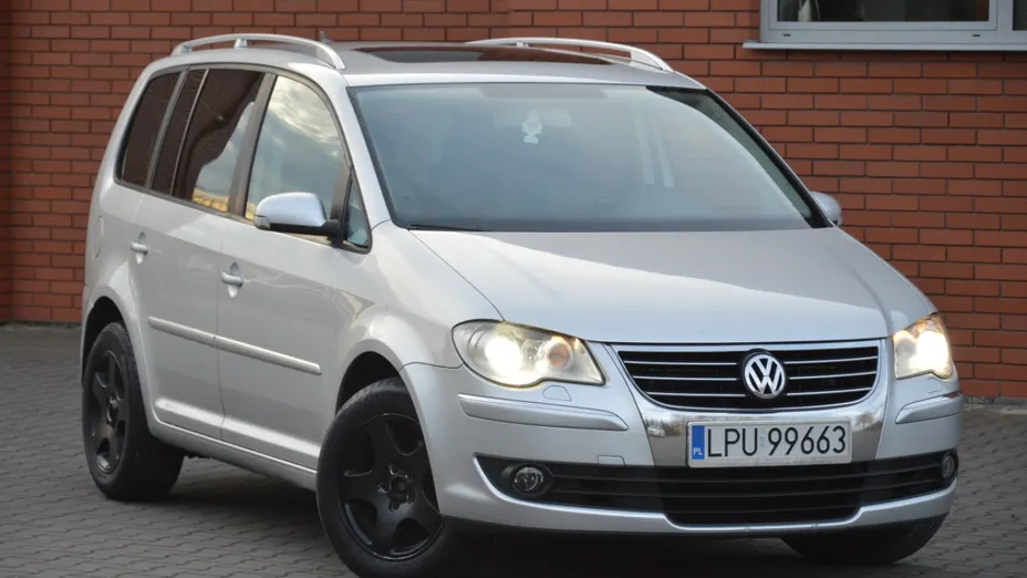 VOLKSWAGEN Touran -