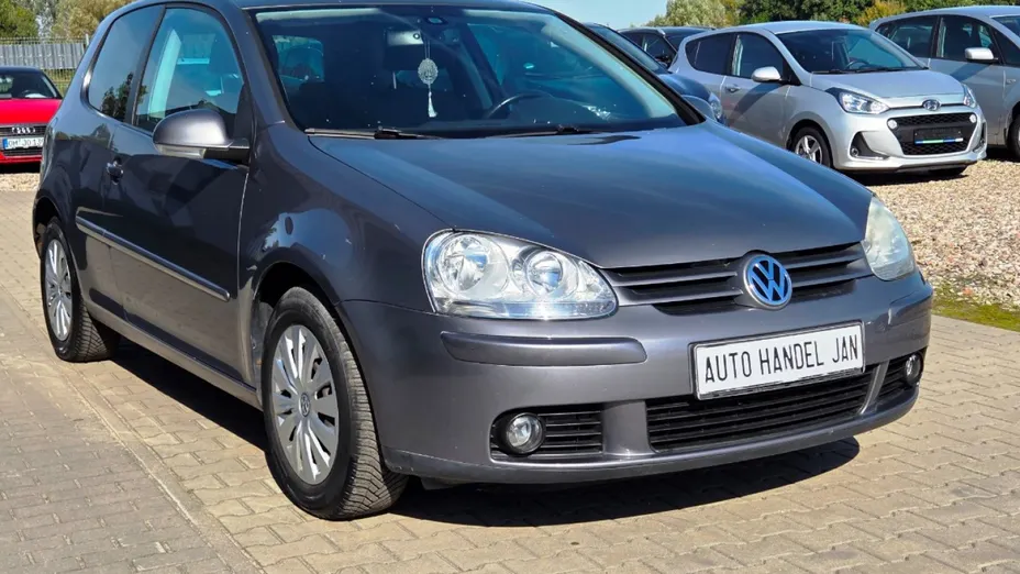 VOLKSWAGEN Golf -