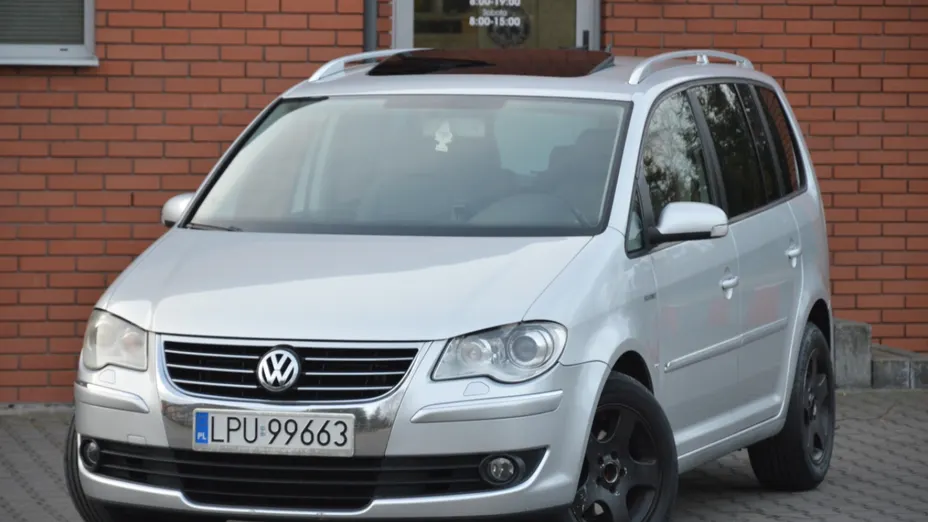 VOLKSWAGEN Touran -