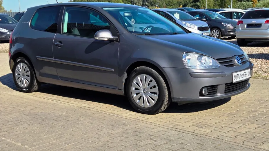 VOLKSWAGEN Golf -