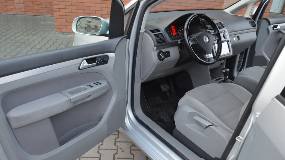 VOLKSWAGEN Touran -