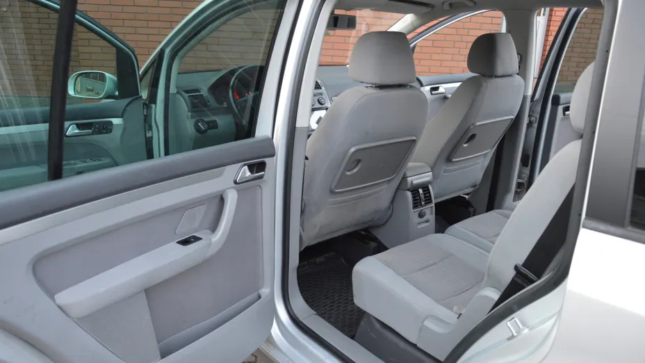 VOLKSWAGEN Touran -