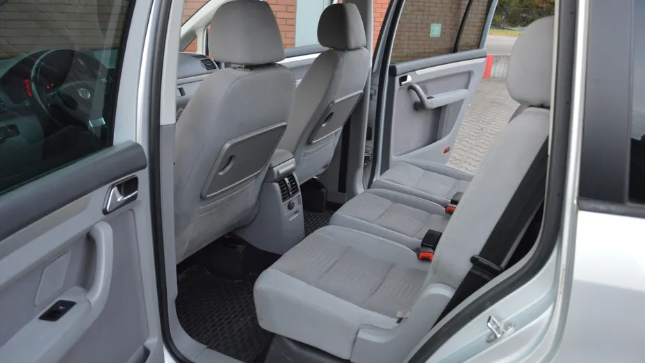 VOLKSWAGEN Touran -