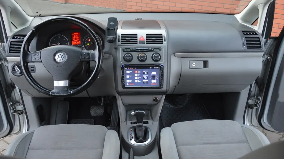 VOLKSWAGEN Touran -