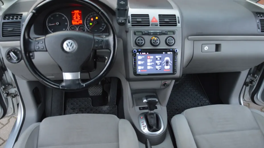 VOLKSWAGEN Touran -