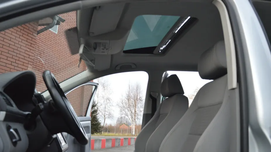 VOLKSWAGEN Touran -