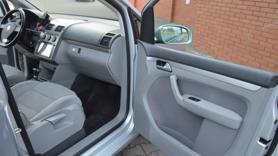 VOLKSWAGEN Touran -