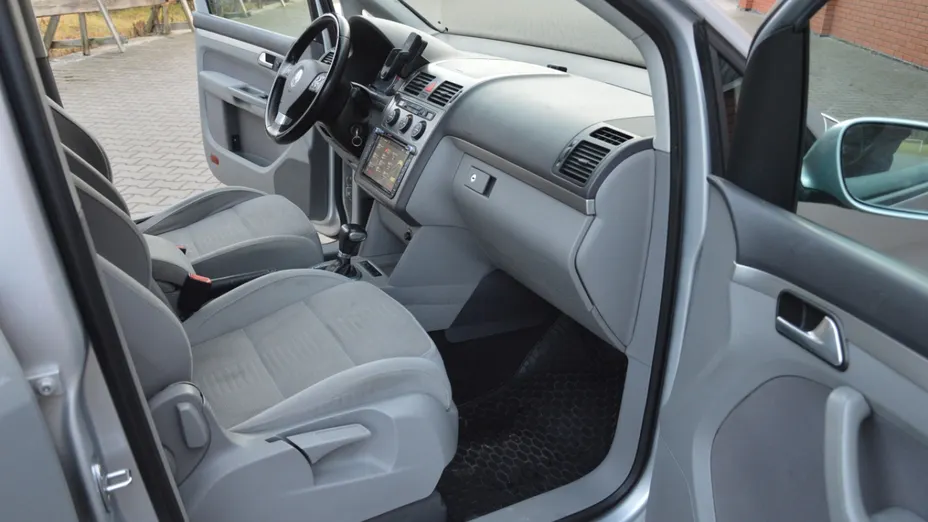 VOLKSWAGEN Touran -