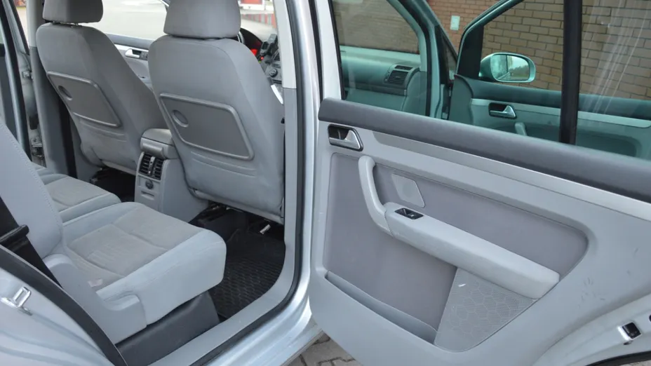 VOLKSWAGEN Touran -