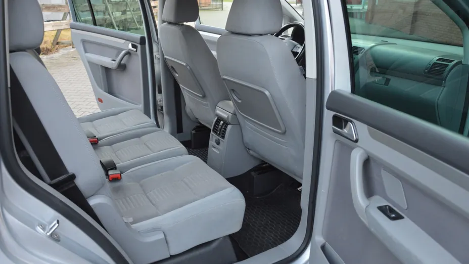 VOLKSWAGEN Touran -
