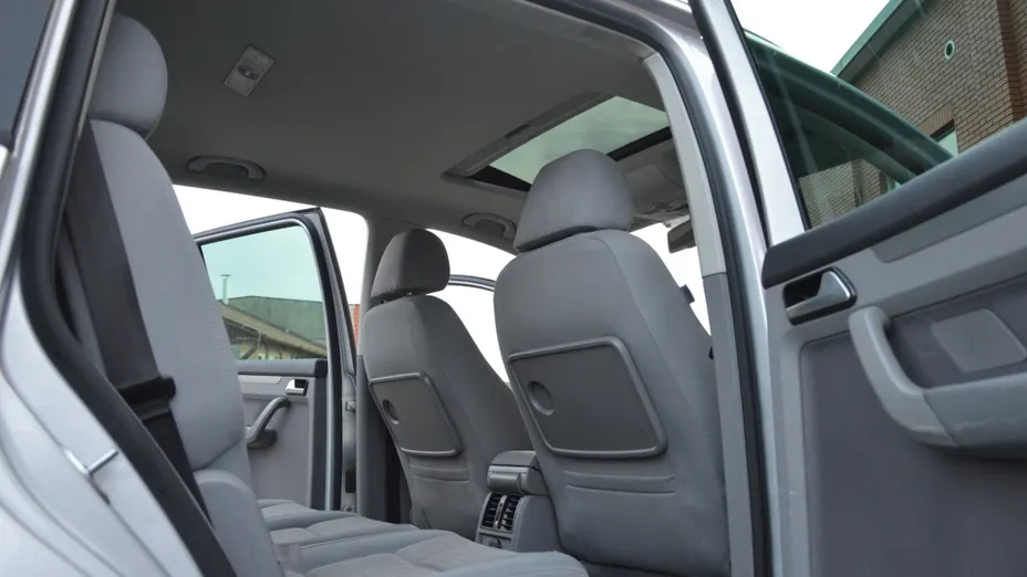 VOLKSWAGEN Touran -